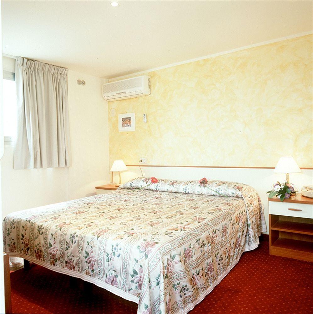 Hotel Mirabella Riccione Exterior photo
